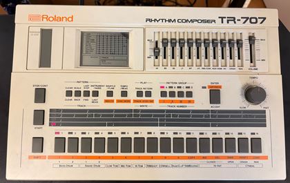 Roland-TR707"